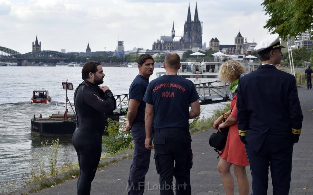 Uebung BF Taucher und Presse Koeln Zoobruecke Rhein P415.JPG - Miklos Laubert